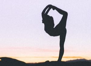 Entdecken Sie, wie Yoga das Leben von Patienten mit chronischen Krankheiten verbessern kann