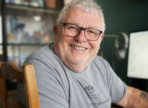 „Meine Lungen spielen Akkordeon“: Phildu berichtet mit viel Humor über sein Leben mit COPD