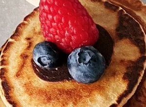 Buttermilch-Pancakes mit Blaubeeren